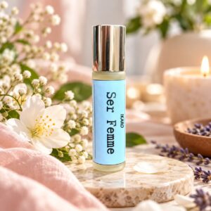 Ser Femme es una sinergia 100% natural en formato roll-on, creada especialmente para apoyar a la mujer durante los desafíos hormonales del ciclo menstrual y la menopausia