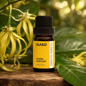 frasco de aceite esencial de ylang ylang para piel, cabello y aromaterapia