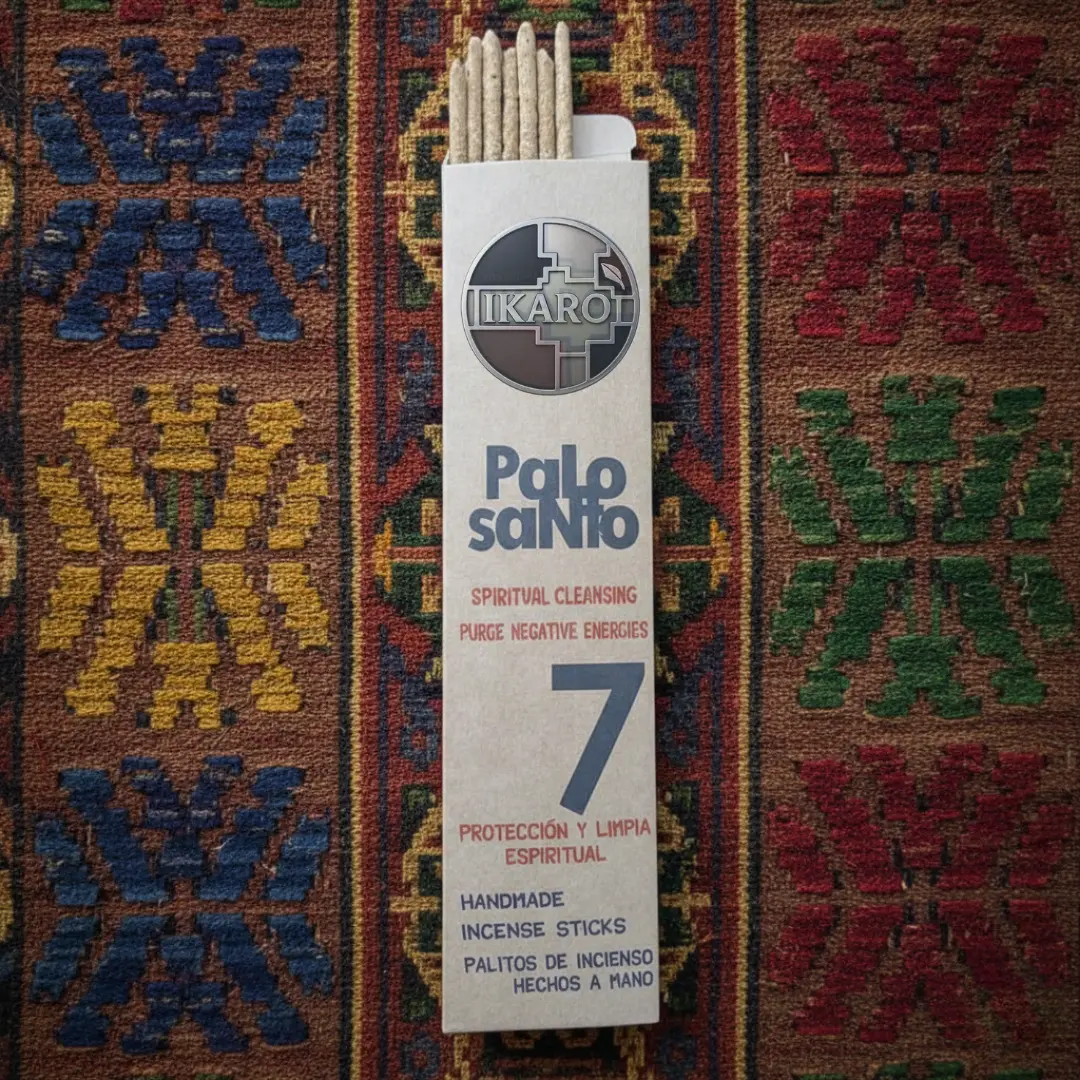 Incienso de palo santo en varillas artesanales IKARO elaborado en Perú